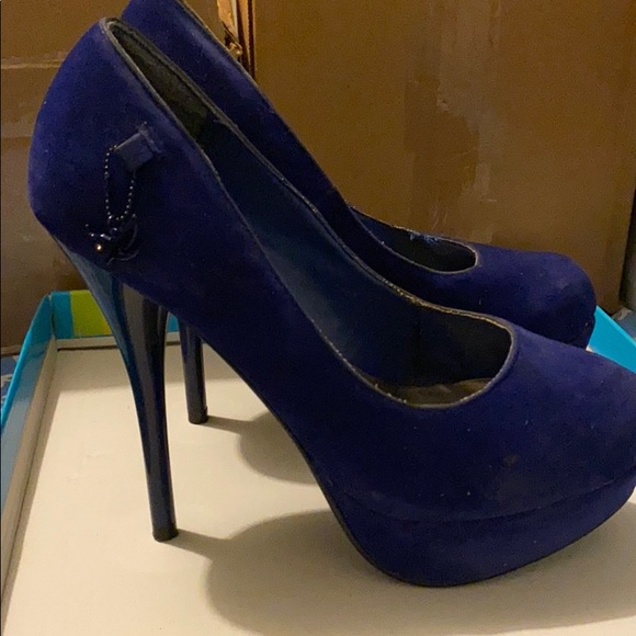 Blue Suede Shoes - Picture 4 of 6